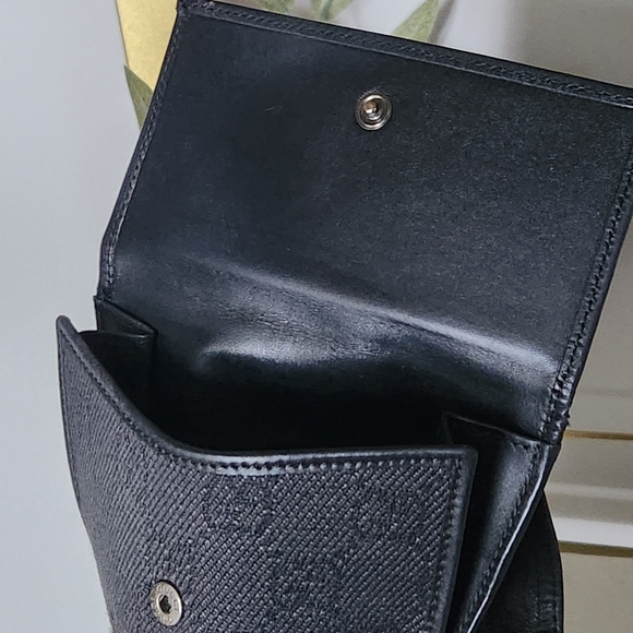 SALE! Gucci Wallet - authentic GG monogram canvas & leather bifold - Picture 11 of 13